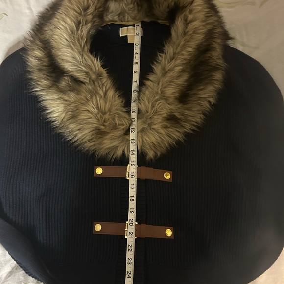 Michael Michael Kors knit sweater vest. Detachable fur collar. Size medium EUC - Picture 8 of 16